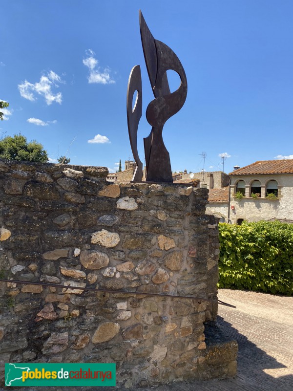Monells - Escultura d'homenatge a August Puig