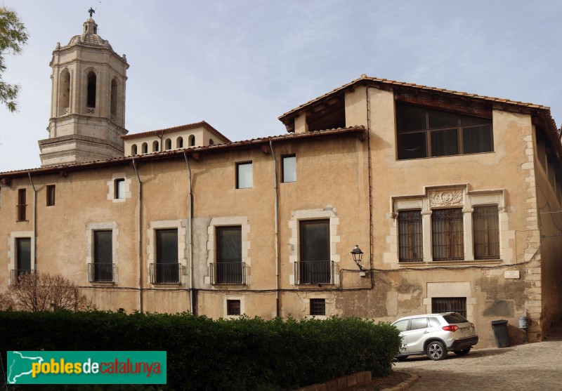 Girona - Palau Episcopal. Façana de la plaça Lledoners