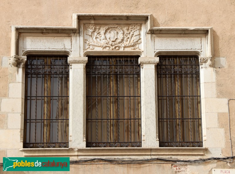 Girona - Palau Episcopal. Façana de la plaça Lledoners