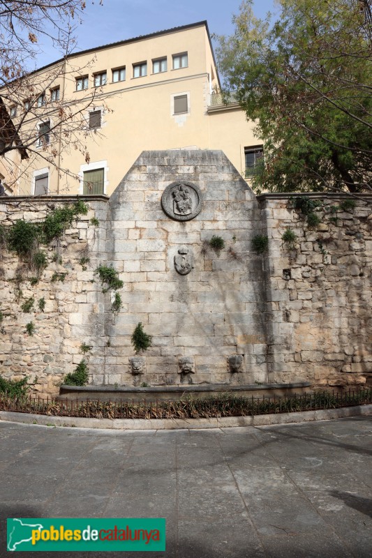 Girona - Font de la plaça dels Lledoners