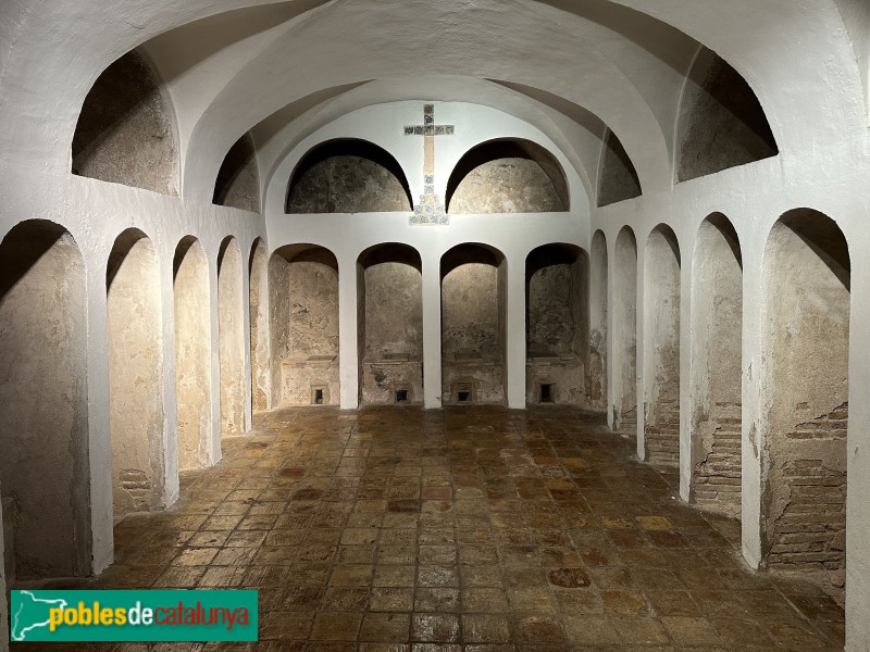 Girona - Casa Cartellà (Convent dels Caputxins). Cementiri dels monjos