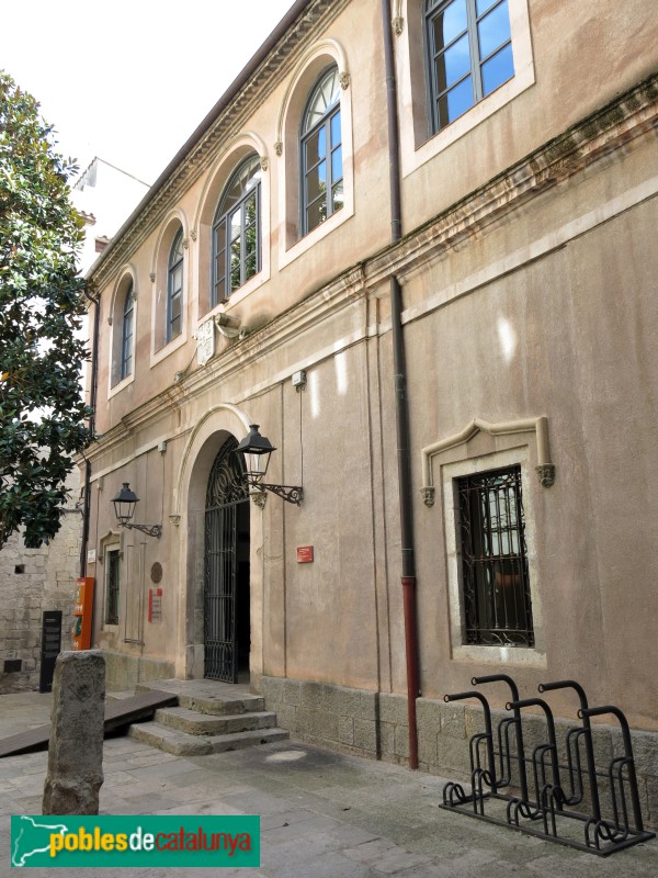 Girona - Casa Cartellà (Convent dels Caputxins). Façana del segle XIX