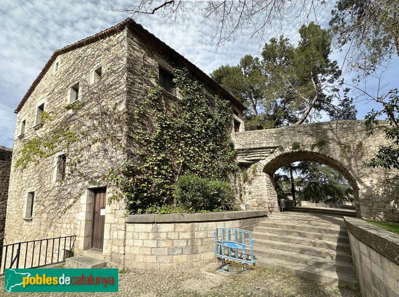 Girona - Passeig Arqueològic. Pont de les Sarraïnes