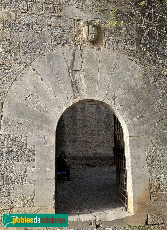 Girona - Caserna dels Alemanys. Porta de la reina Joana