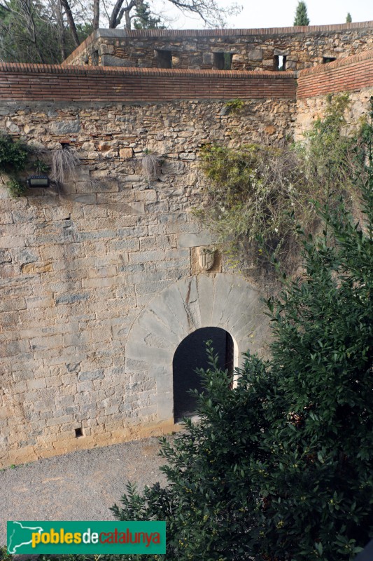 Girona - Caserna dels Alemanys. Porta de la reina Joana