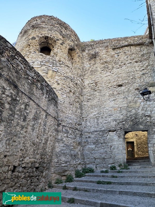Girona - Torre Vescomtal i Portal de l'Escola Pia
