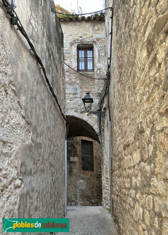 Girona - Carrer Escola Pia, al fons