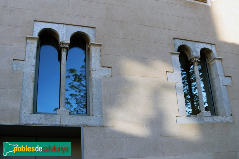 Girona - Seminari Diocesà. Finestres  coronelles