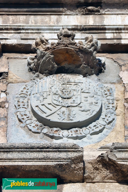 Girona - Església de Sant Martí Sacosta. Portada.  Escut dels Àustries