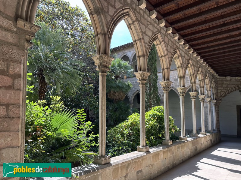 Esplugues de Llobregat - Claustre del monestir de Montsió