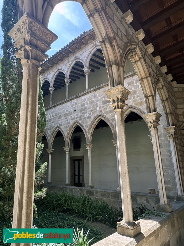 Esplugues de Llobregat - Claustre del monestir de Montsió