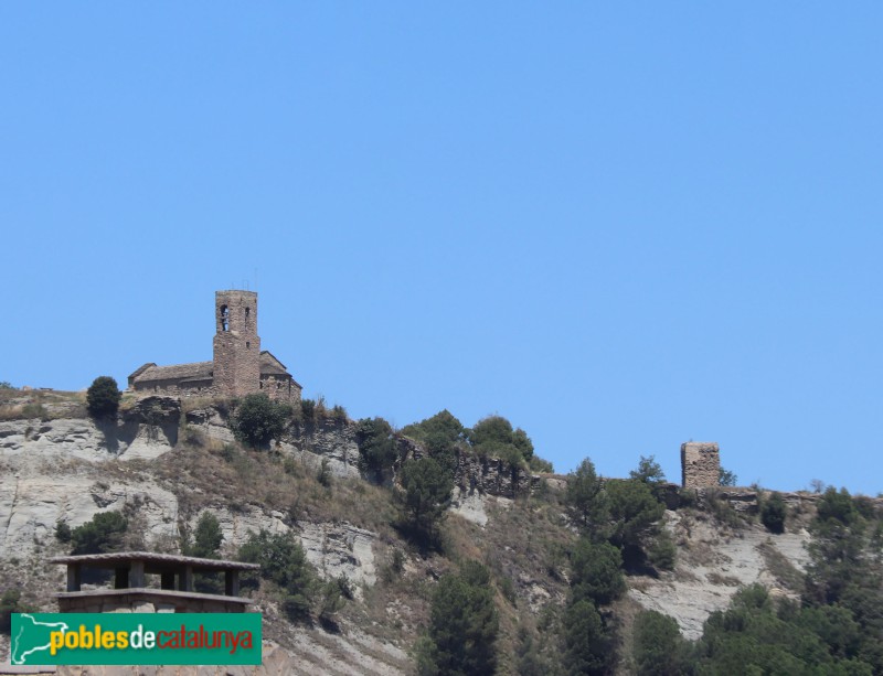 Tona - Església de Sant Andreu amb el castell al fons