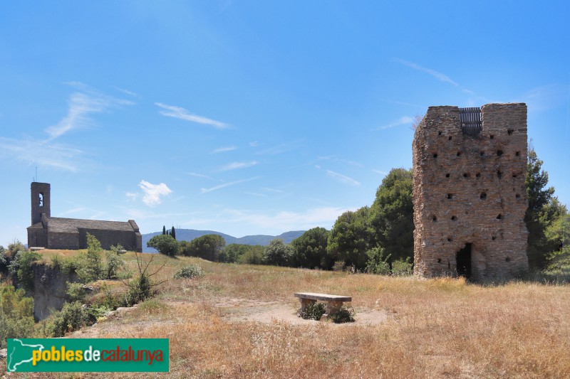 Tona - Castell de Tona amb l'església al darrera