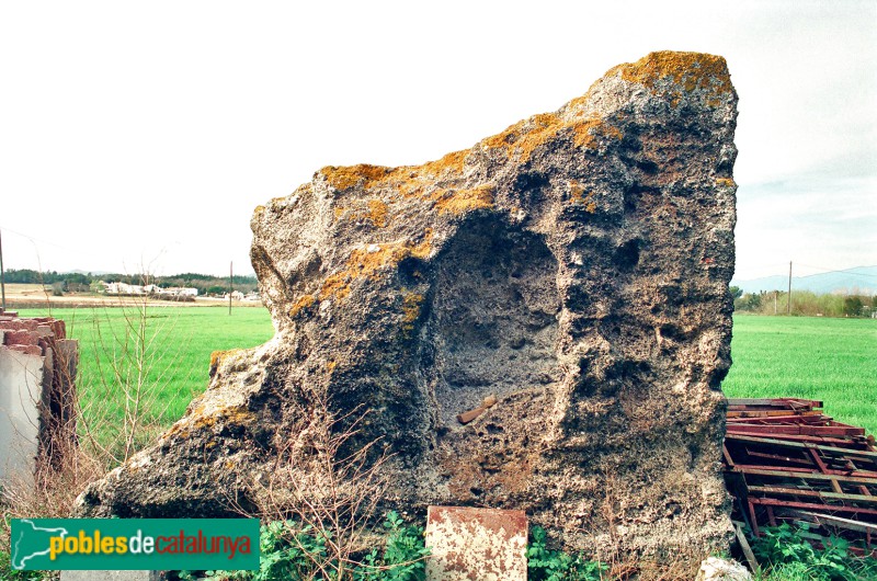 Aiguaviva - Restes de la torre sepulcral