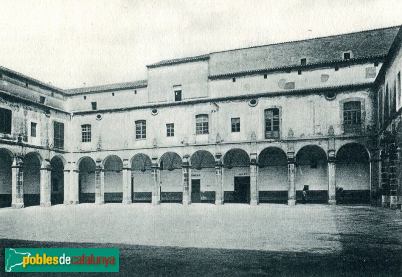 Reus - Institut Salvador Vilaseca (antic convent franciscà). Claustre