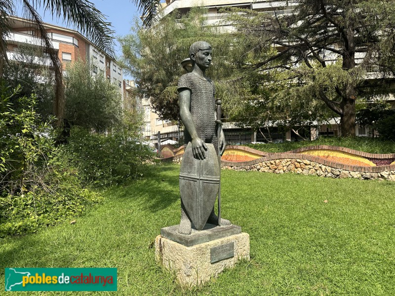 Reus - Escultura Sant Jordi amb cota de malla</i>