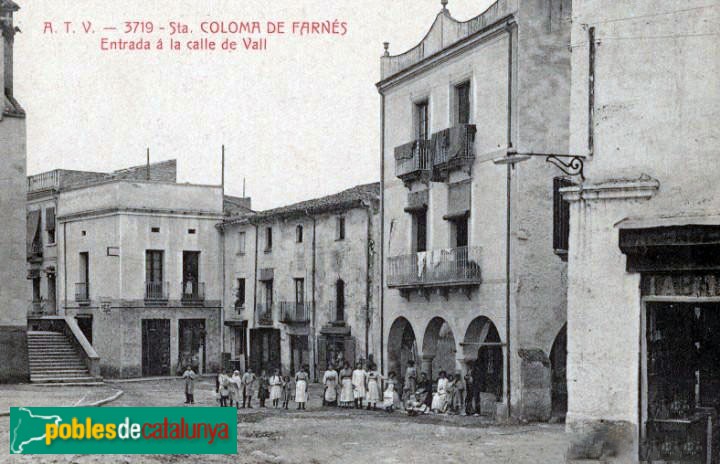 Santa Coloma de Farners - Plaça Farners, font davant l'església.  Postal antiga