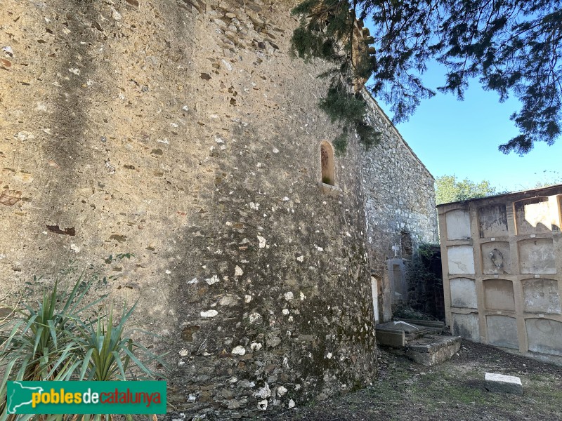 Quart - Església de Sant Sadurní de Palol . Cementiri