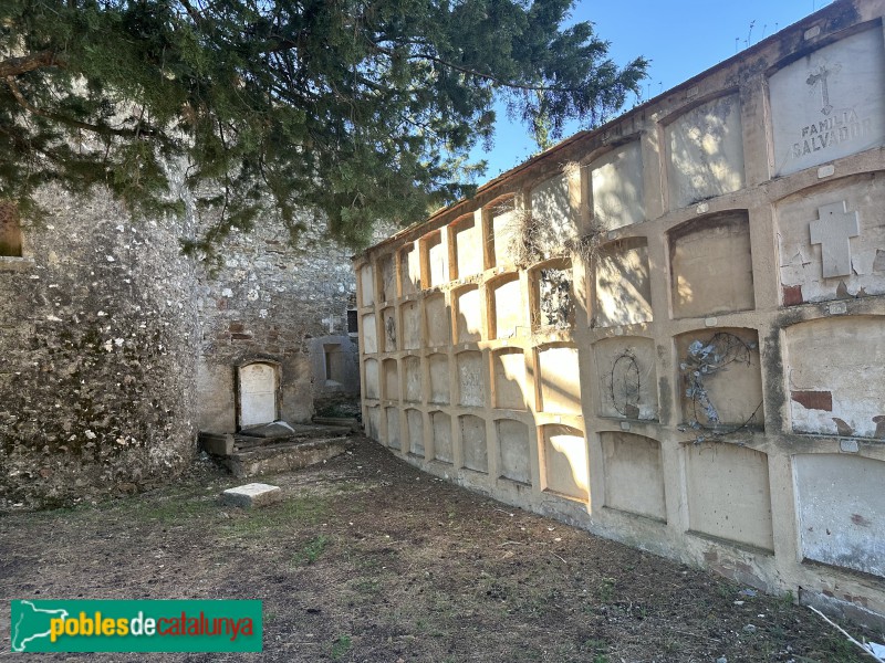 Quart - Església de Sant Sadurní de Palol . Cementiri