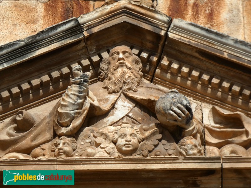 Riudoms - Església de Sant Jaume. Frontó de la portalada