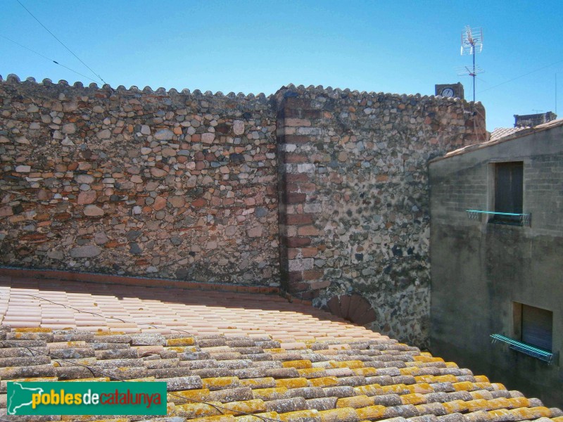 Montbrió del Camp - Torre de la Closa i muralla