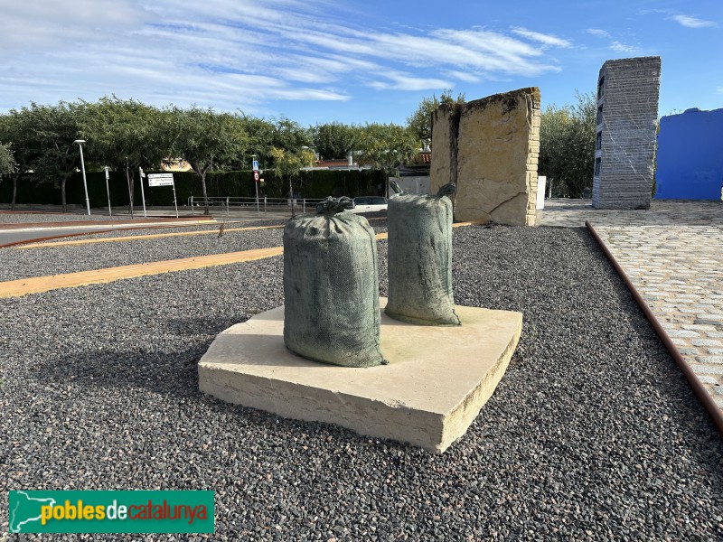 Castellvell del Camp - Escultura <i>Nus de pedra</i>